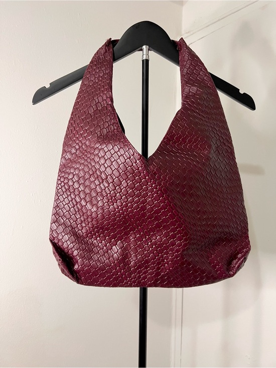 Handbags - Woven Hobo Shoulder Bag - Burgundy